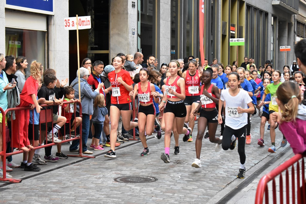 Sortida de la milla femenina de la 45a cursa popular del carrer Nou